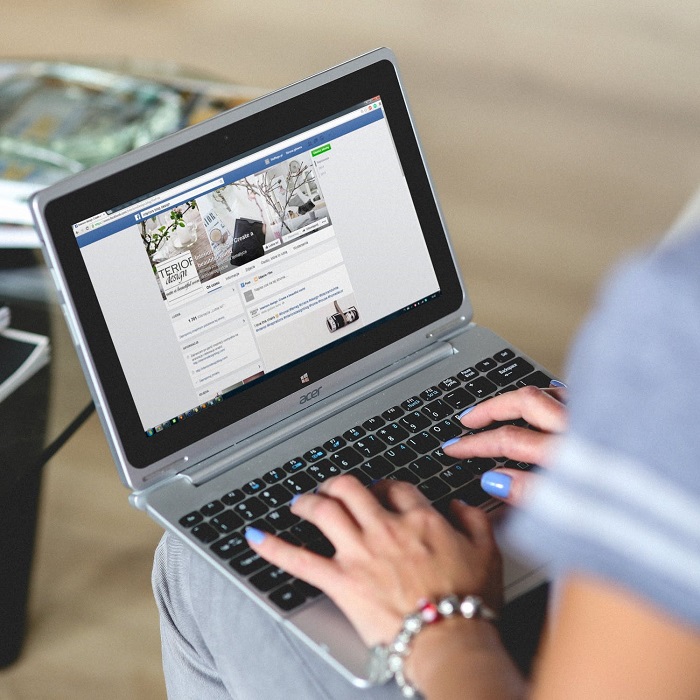 hands-woman-laptop-notebook